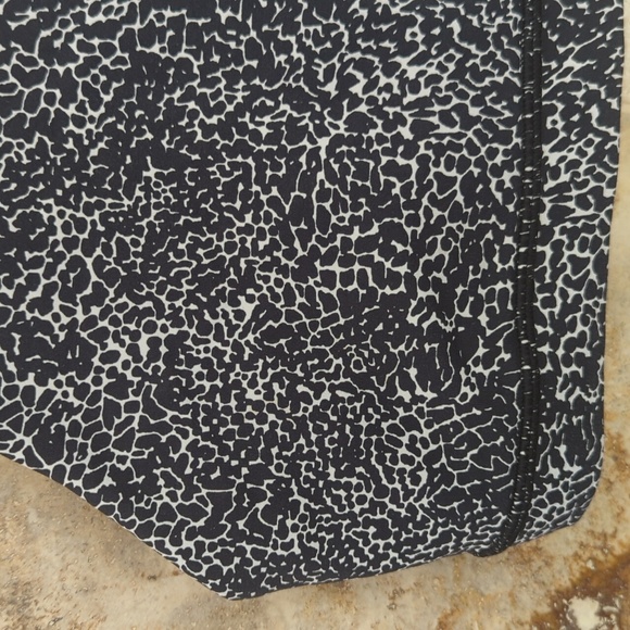 Size 4 Lululemon Strappy Criss Cross Back Sports Bra - Picture 2 of 6